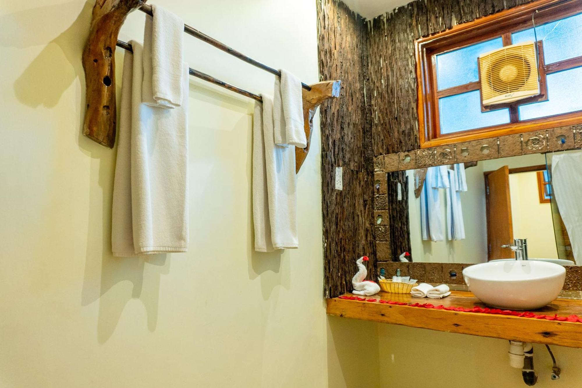 Weru Weru River Lodge Moshi Exteriör bild
