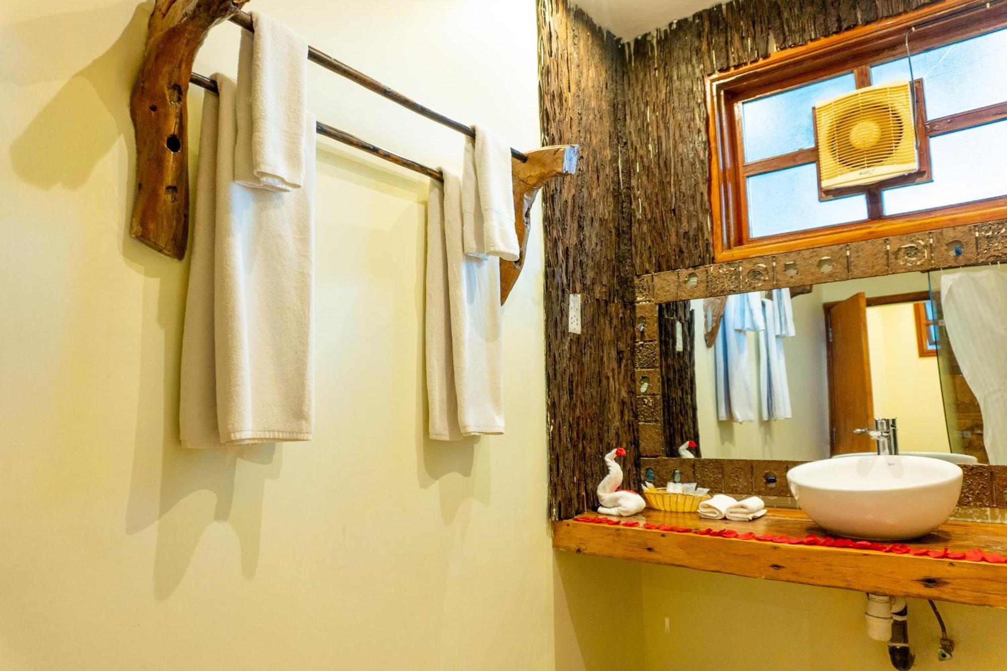 Weru Weru River Lodge Moshi Exteriör bild
